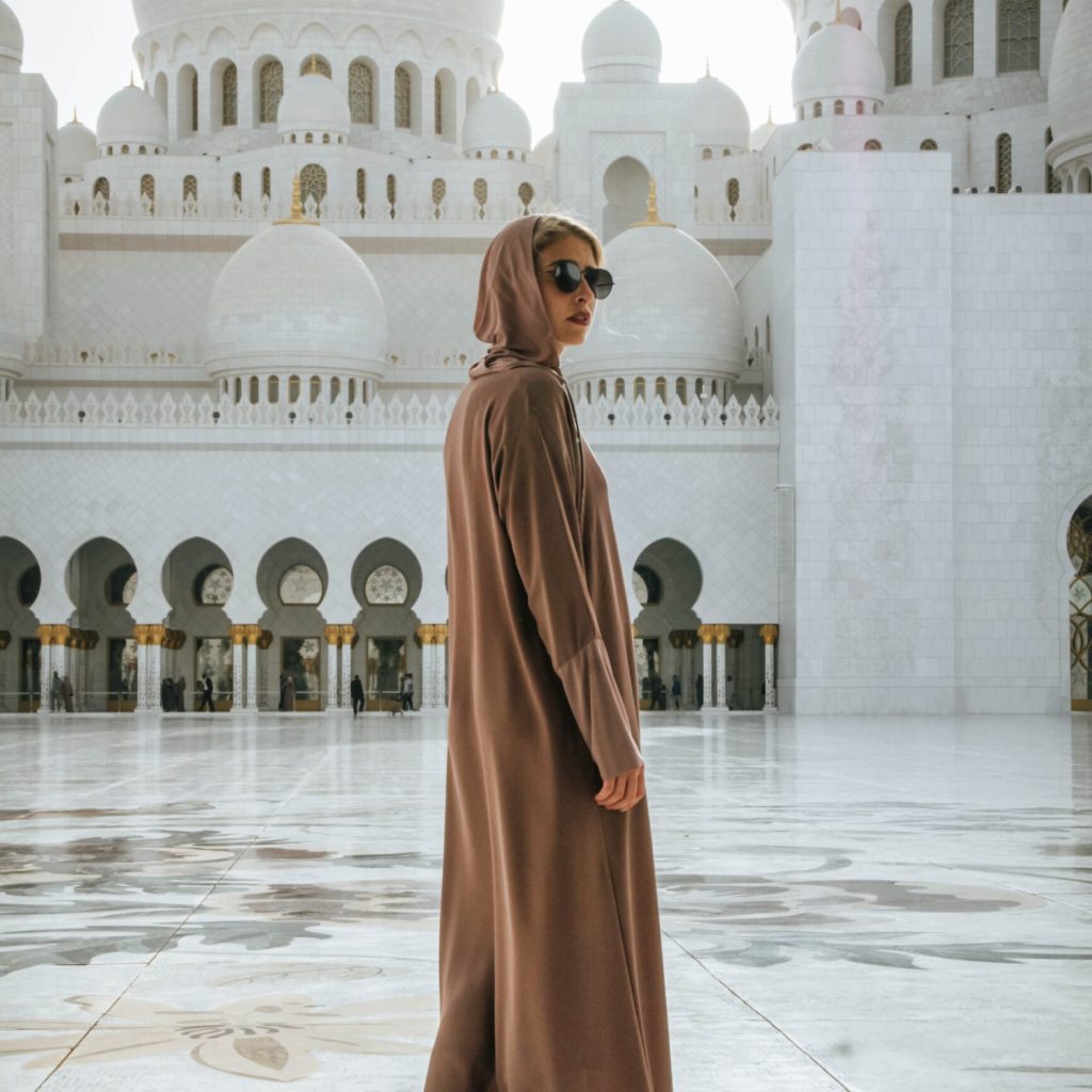 a-girl-in-sheikh-zayed-grand-mosque-in-abu-dhabi-2026-03-09-23-11-07-utc