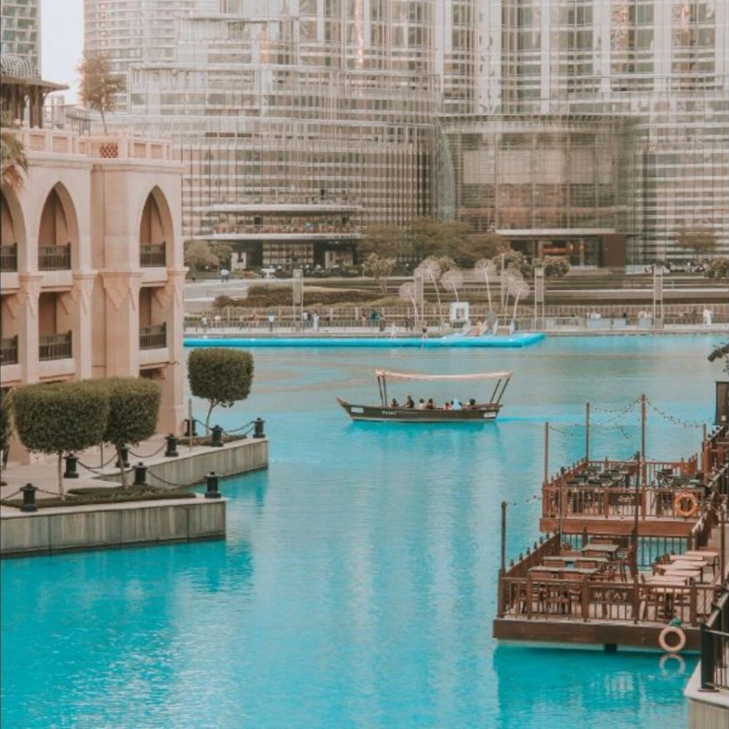 jumeirah beach hotel square.