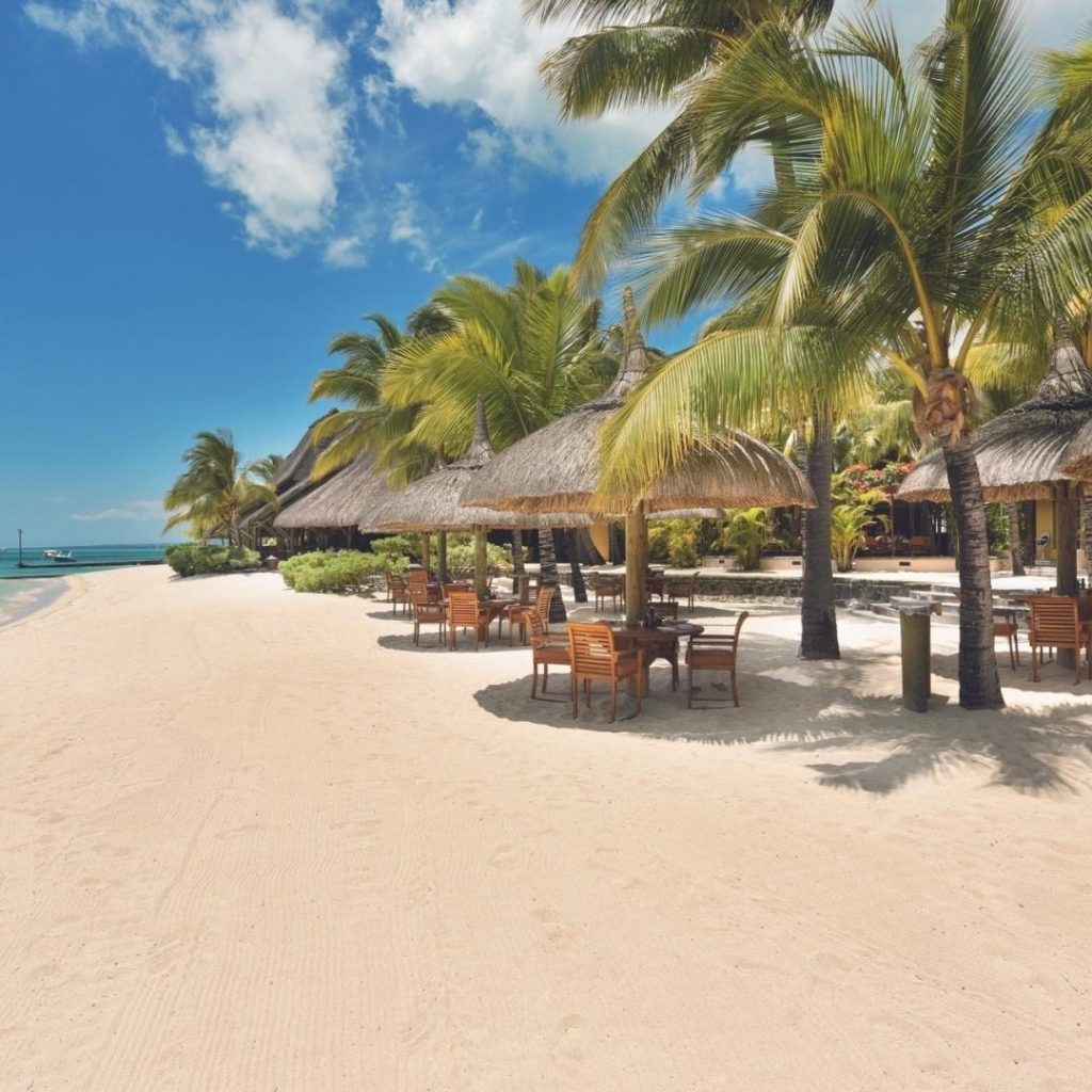• 5 Paradis Beachcomber Golf Resort & Spa, Mauritius